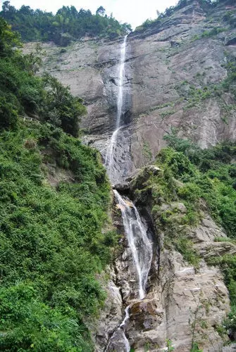 江西庐山瀑布缩水成一根线,庐山瀑布现在还有水吗